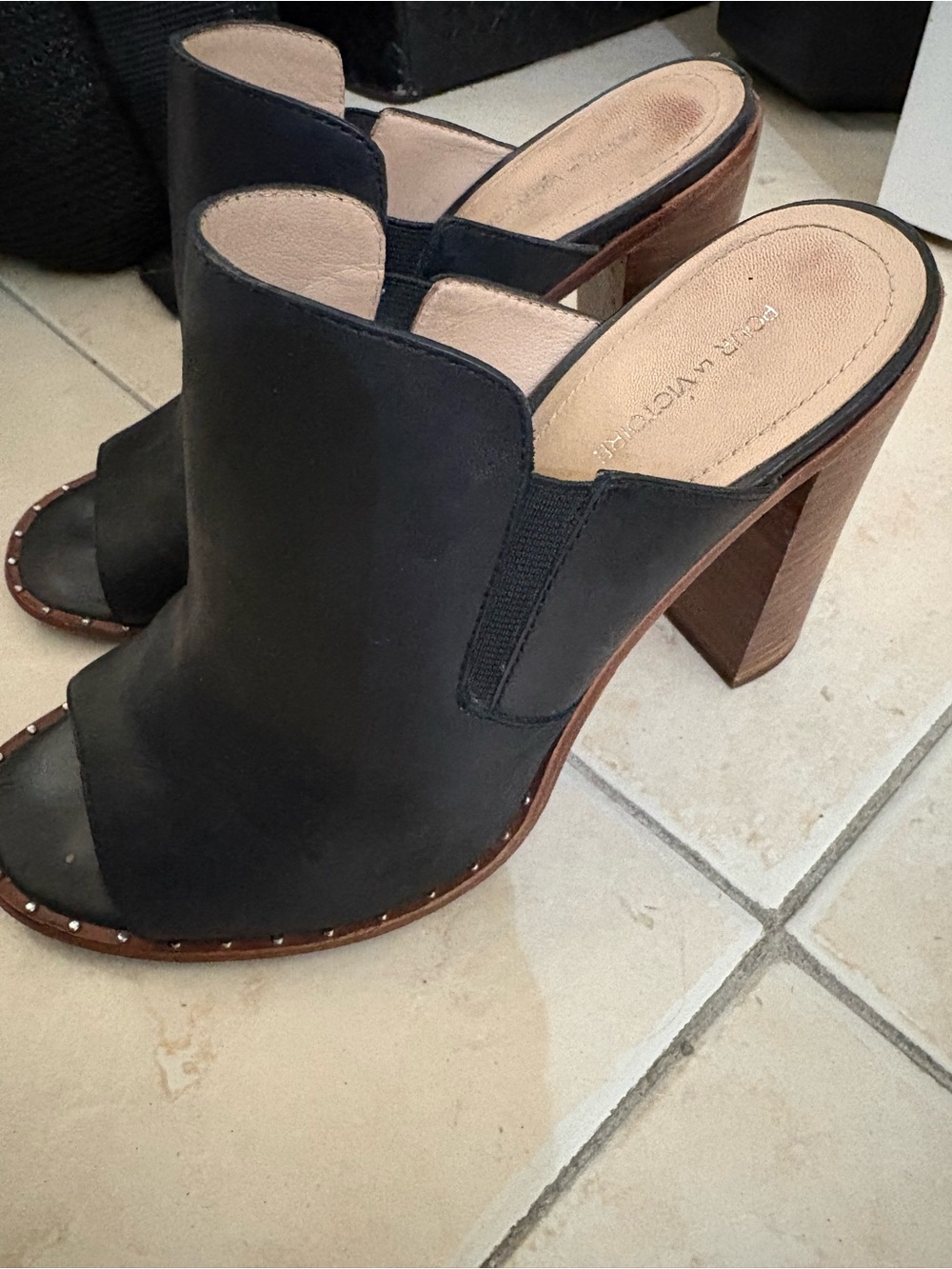 Pour La Victoire Black Open-Toe Leather Mule Heels with Wood Block Heel